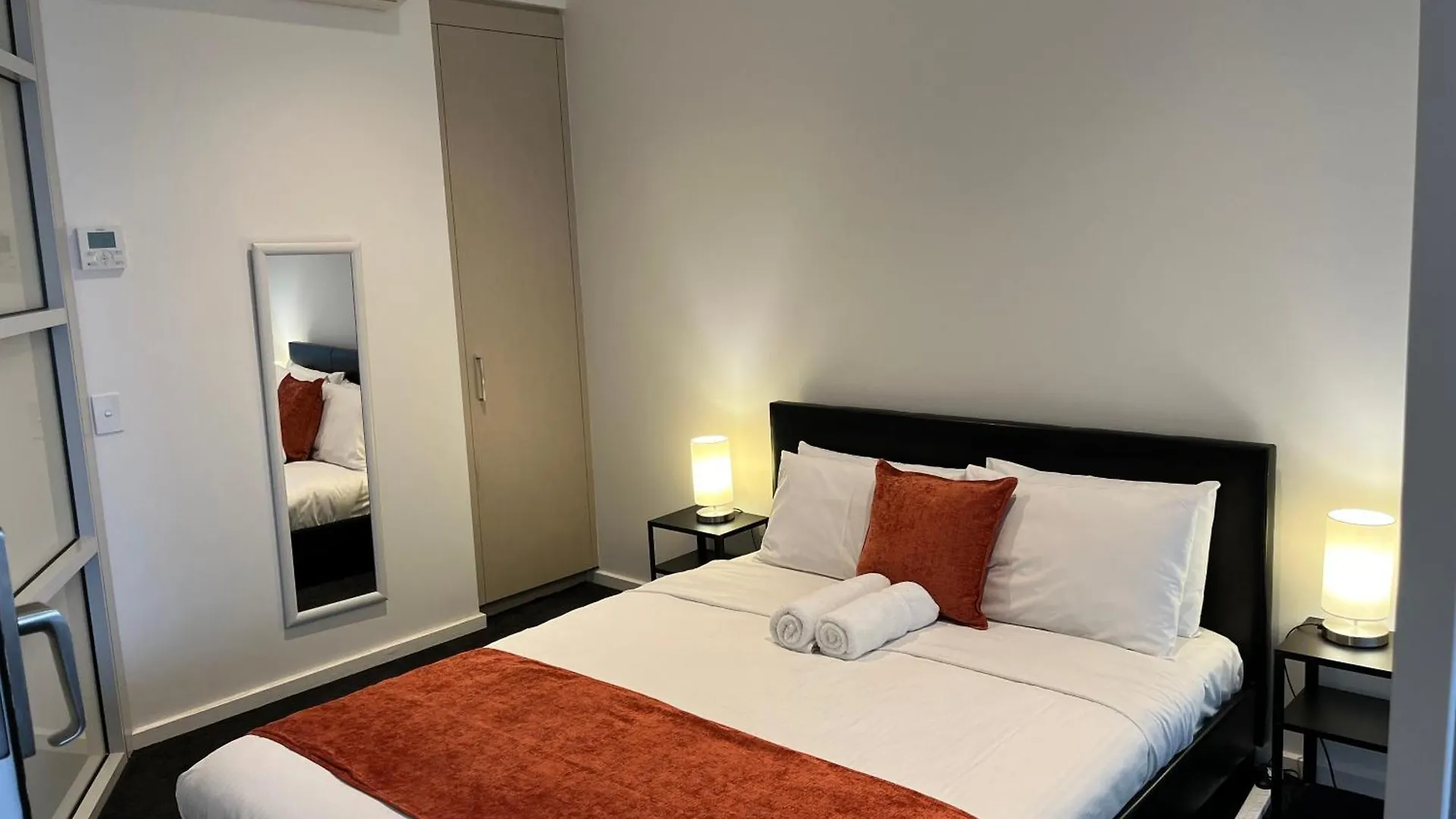 Tasha'S Apartments On Morphett Adelaide