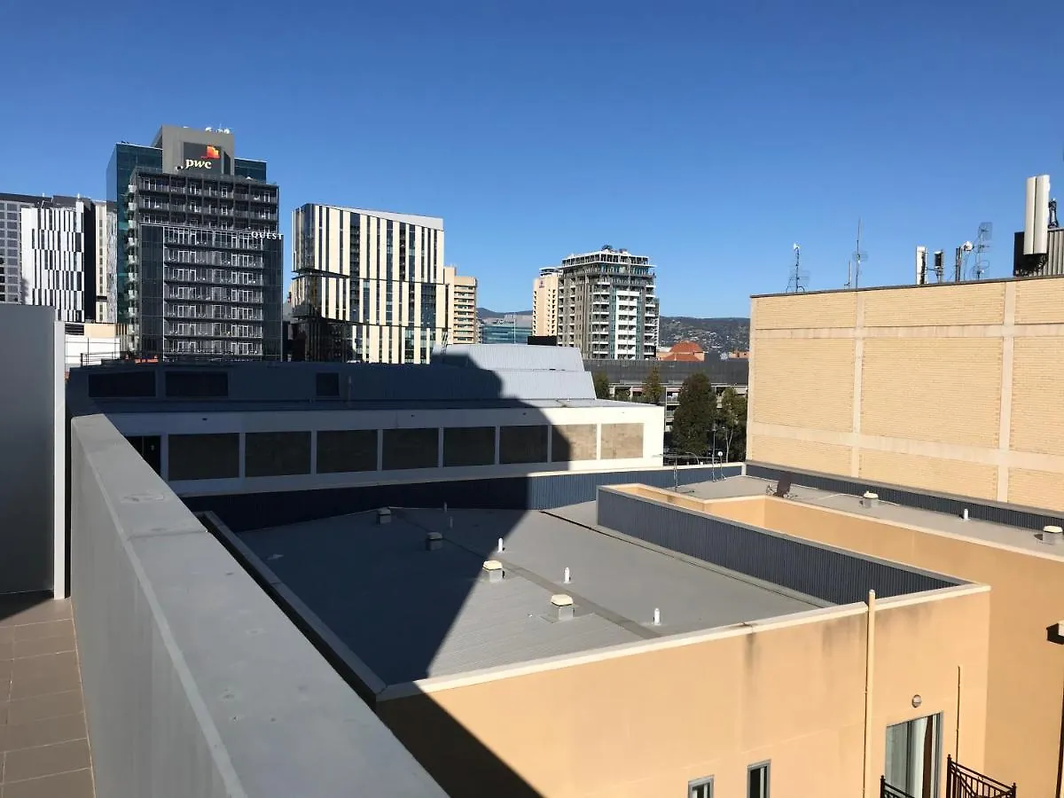 Tasha'S Apartments On Morphett Adelaide