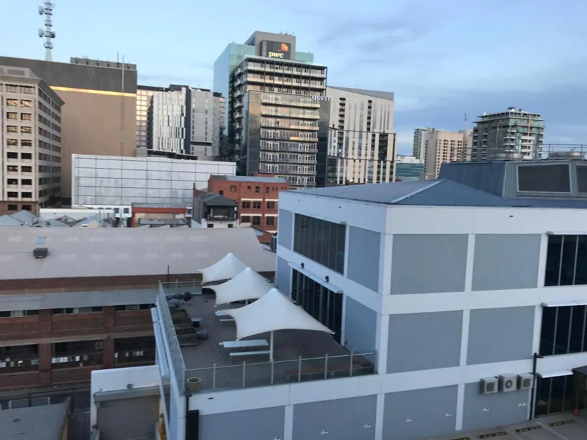 Tasha'S Apartments On Morphett Adelaide 0*,