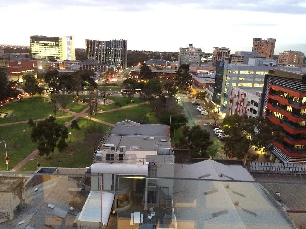 Tasha'S Apartments On Morphett Adelaide 0*,