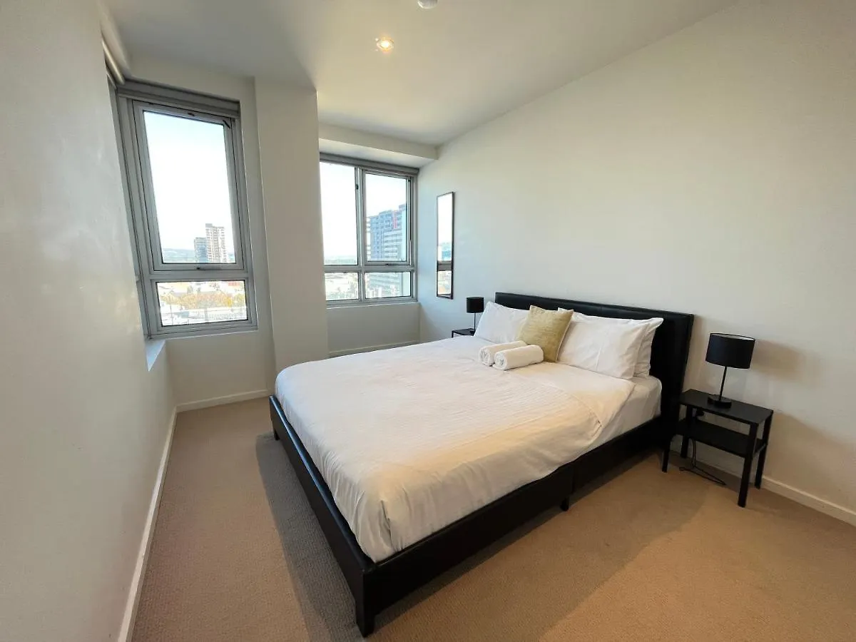 Tasha'S Apartments On Morphett Adelaide 0*,